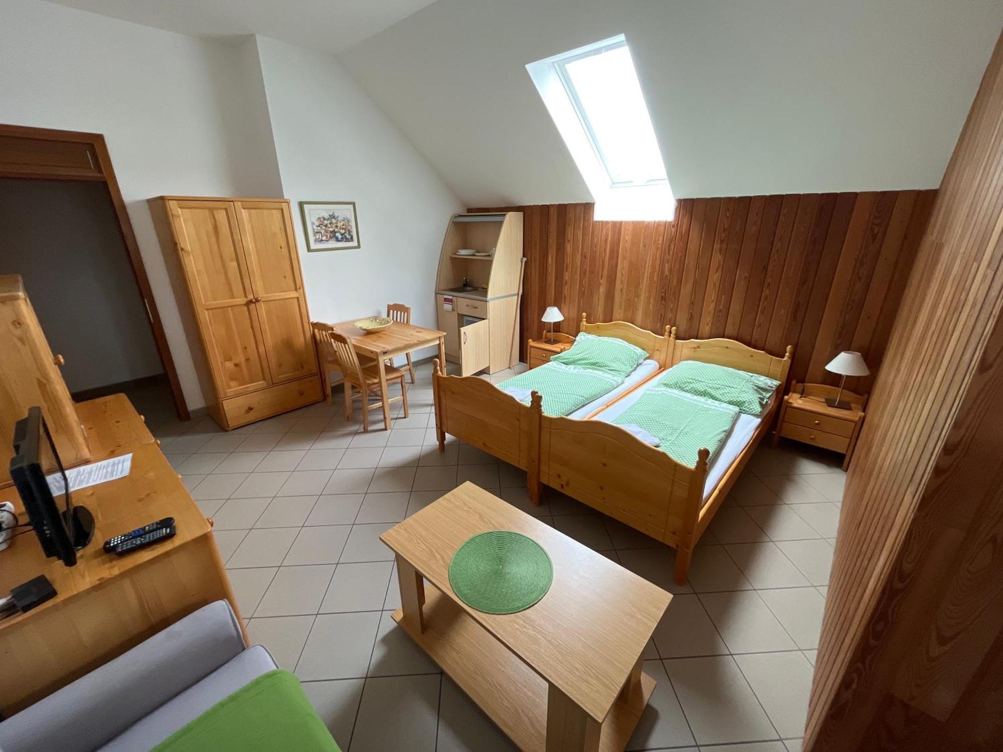 Sokoli Hnizdo Hotel Hlaska Buitenkant foto