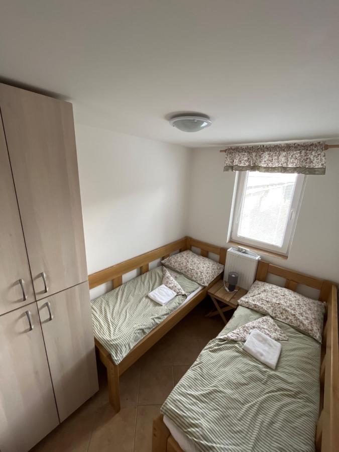 Sokoli Hnizdo Hotel Hlaska Buitenkant foto