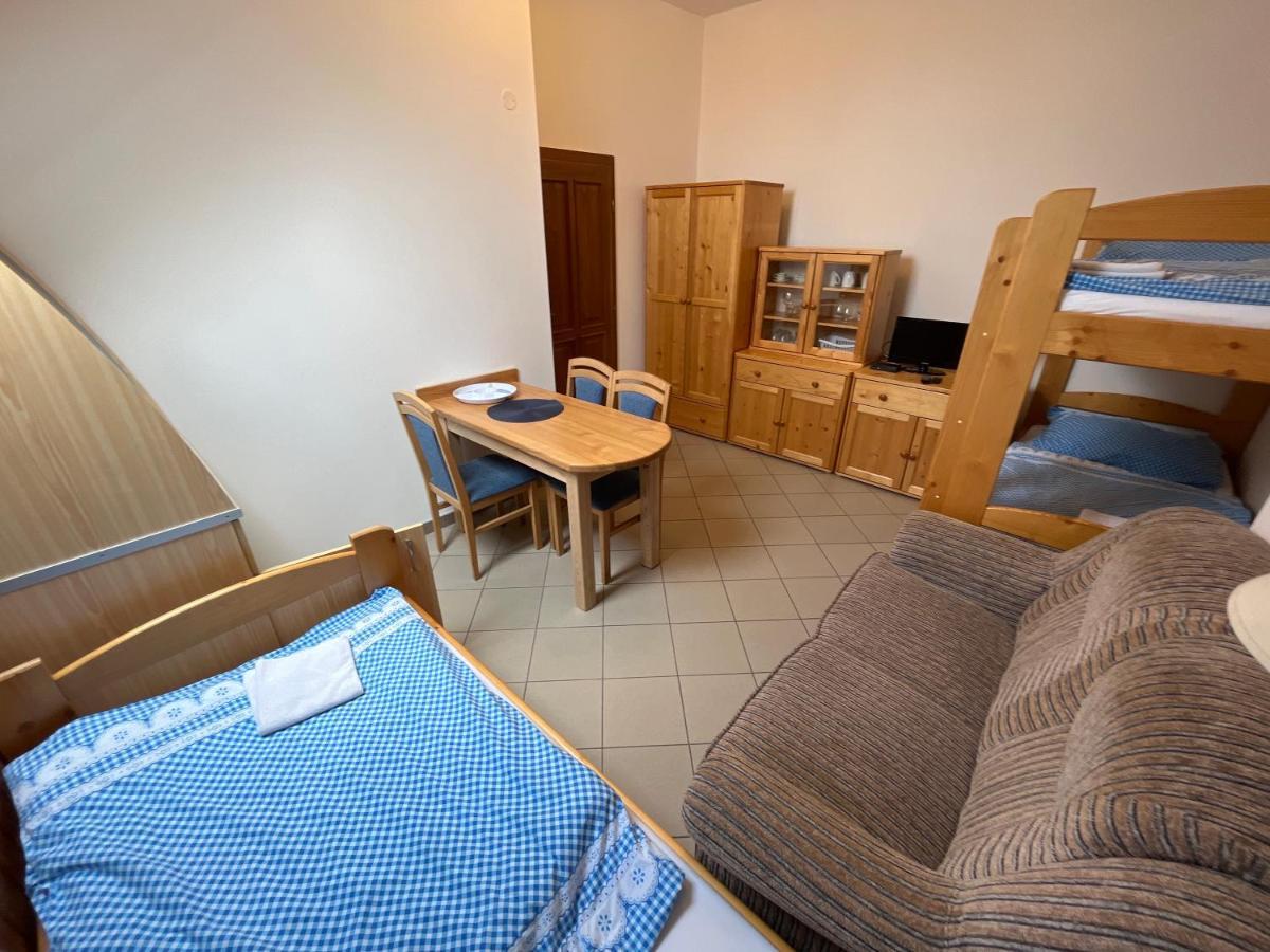Sokoli Hnizdo Hotel Hlaska Buitenkant foto