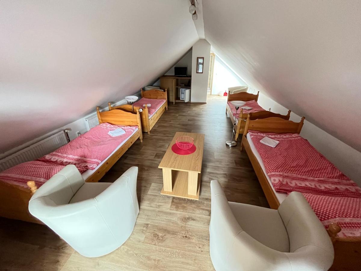 Sokoli Hnizdo Hotel Hlaska Buitenkant foto
