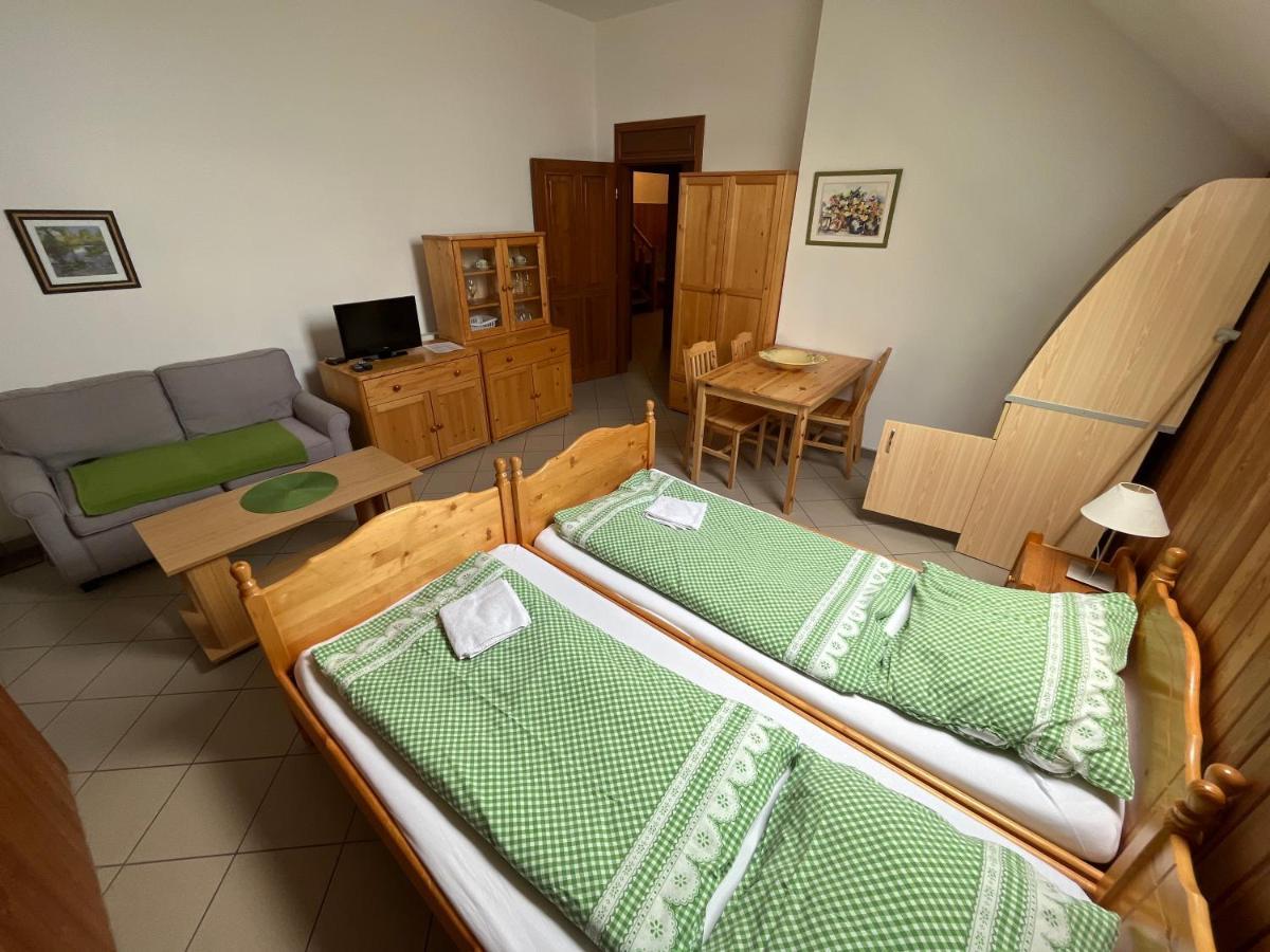 Sokoli Hnizdo Hotel Hlaska Buitenkant foto