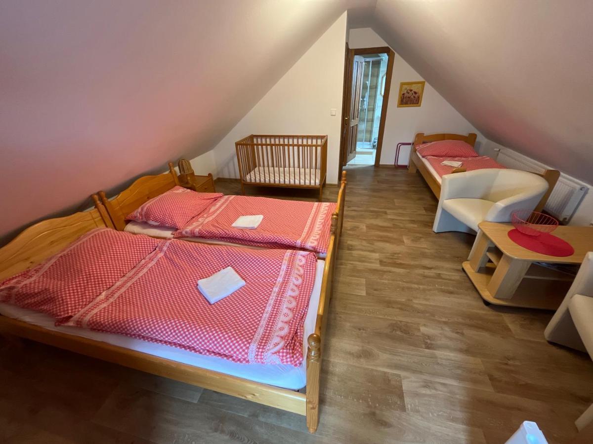 Sokoli Hnizdo Hotel Hlaska Buitenkant foto
