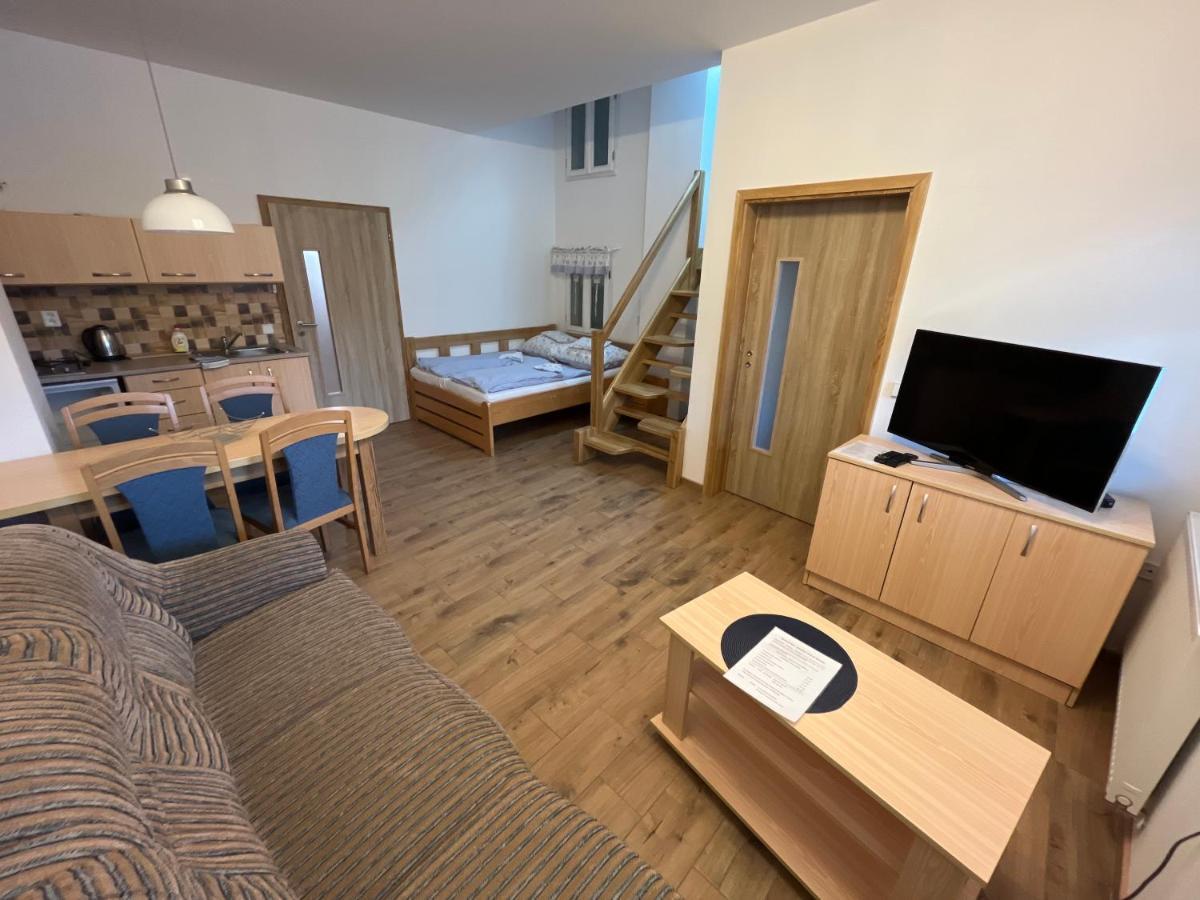 Sokoli Hnizdo Hotel Hlaska Buitenkant foto