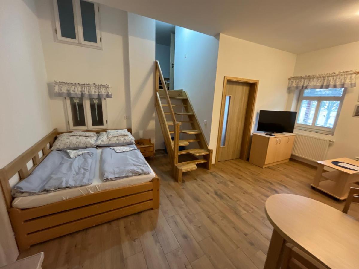 Sokoli Hnizdo Hotel Hlaska Buitenkant foto